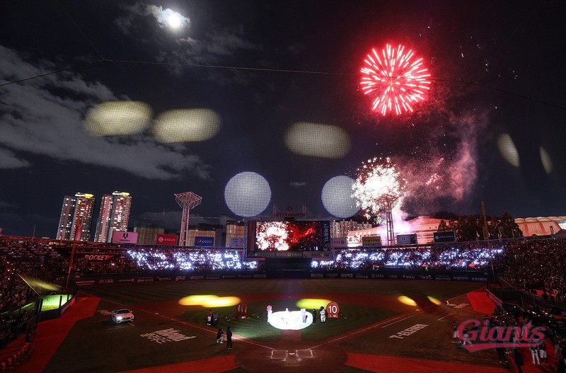 롯데, 이대호 선수 은퇴식 만원 관중과 함께 성료